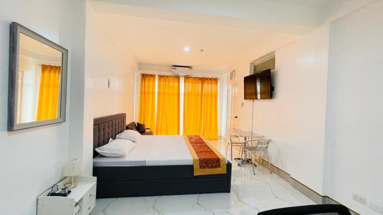 Legends Hotel & Restaurant - Lemery And Taal Ngoại thất bức ảnh