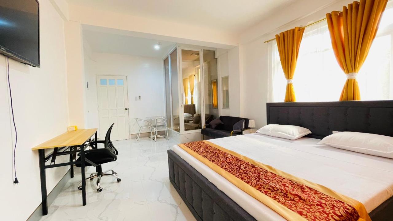 Legends Hotel & Restaurant - Lemery And Taal Ngoại thất bức ảnh