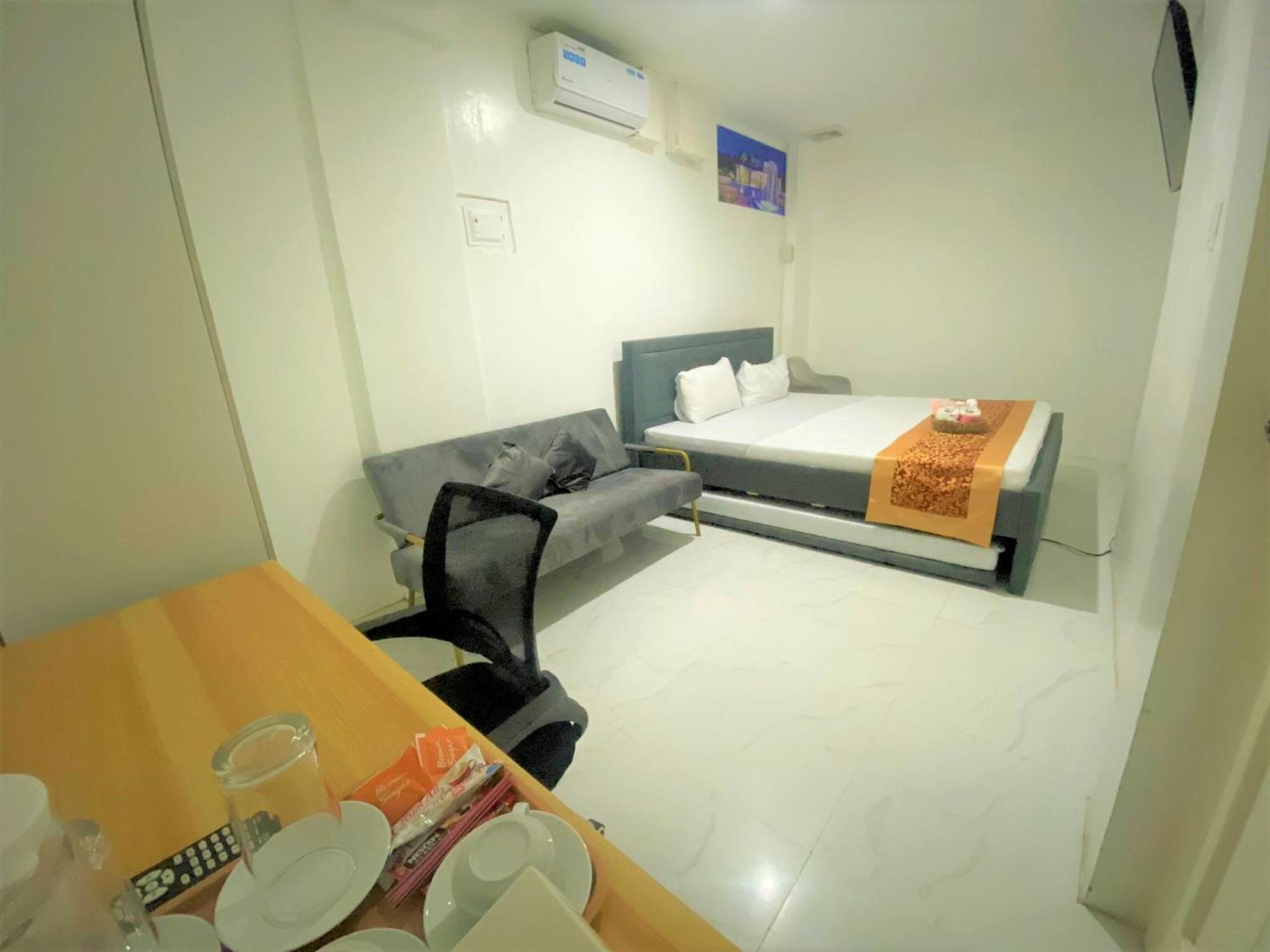 Legends Hotel & Restaurant - Lemery And Taal Ngoại thất bức ảnh