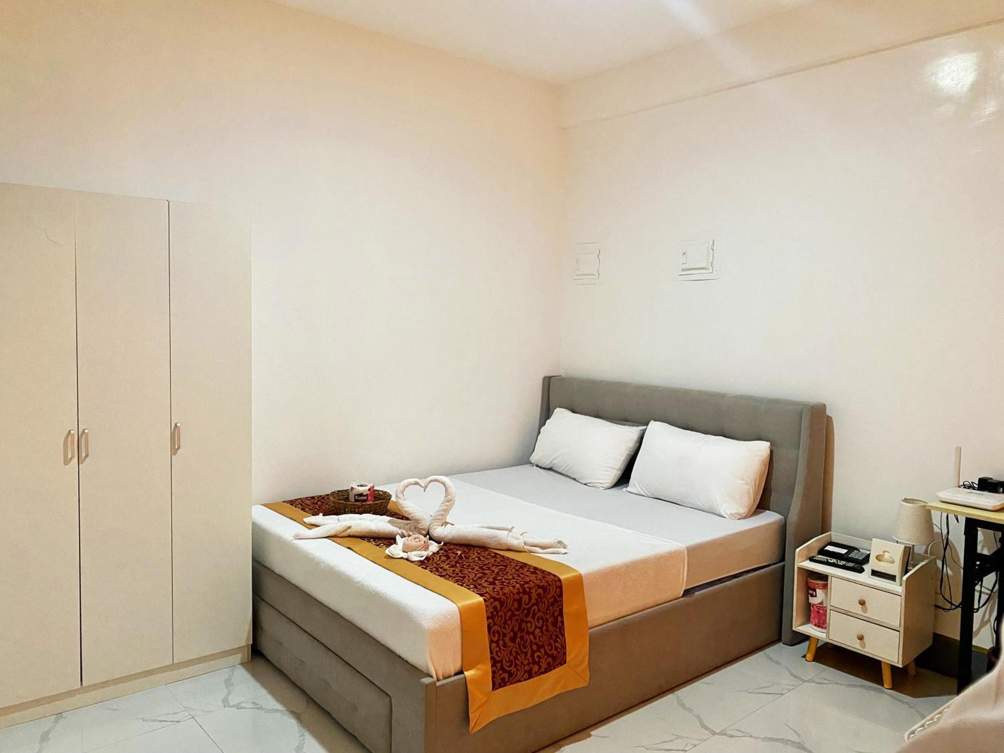 Legends Hotel & Restaurant - Lemery And Taal Ngoại thất bức ảnh