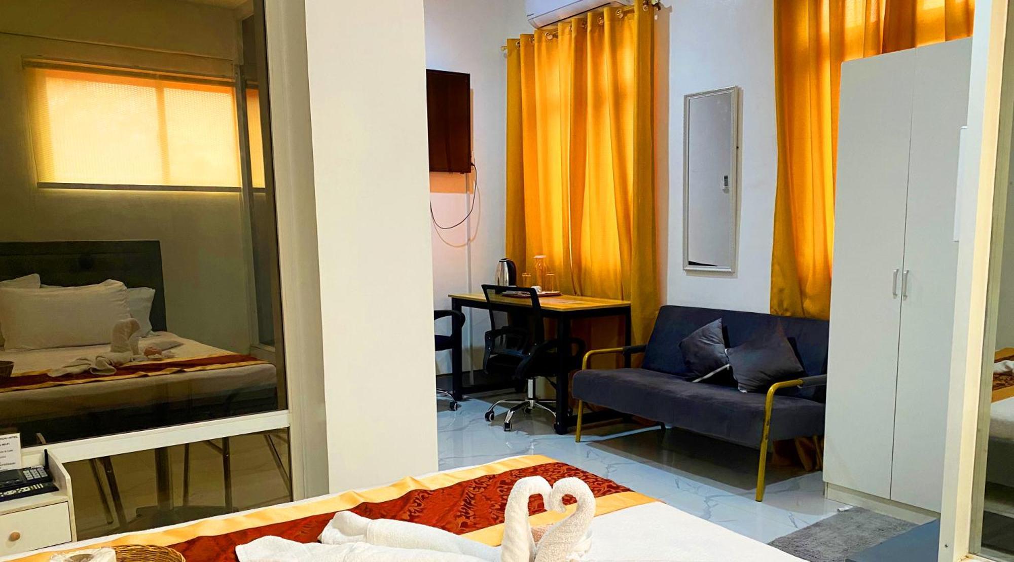 Legends Hotel & Restaurant - Lemery And Taal Ngoại thất bức ảnh