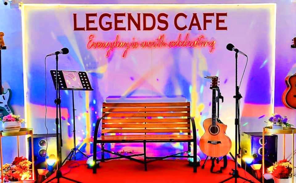 Legends Hotel & Restaurant - Lemery And Taal Ngoại thất bức ảnh