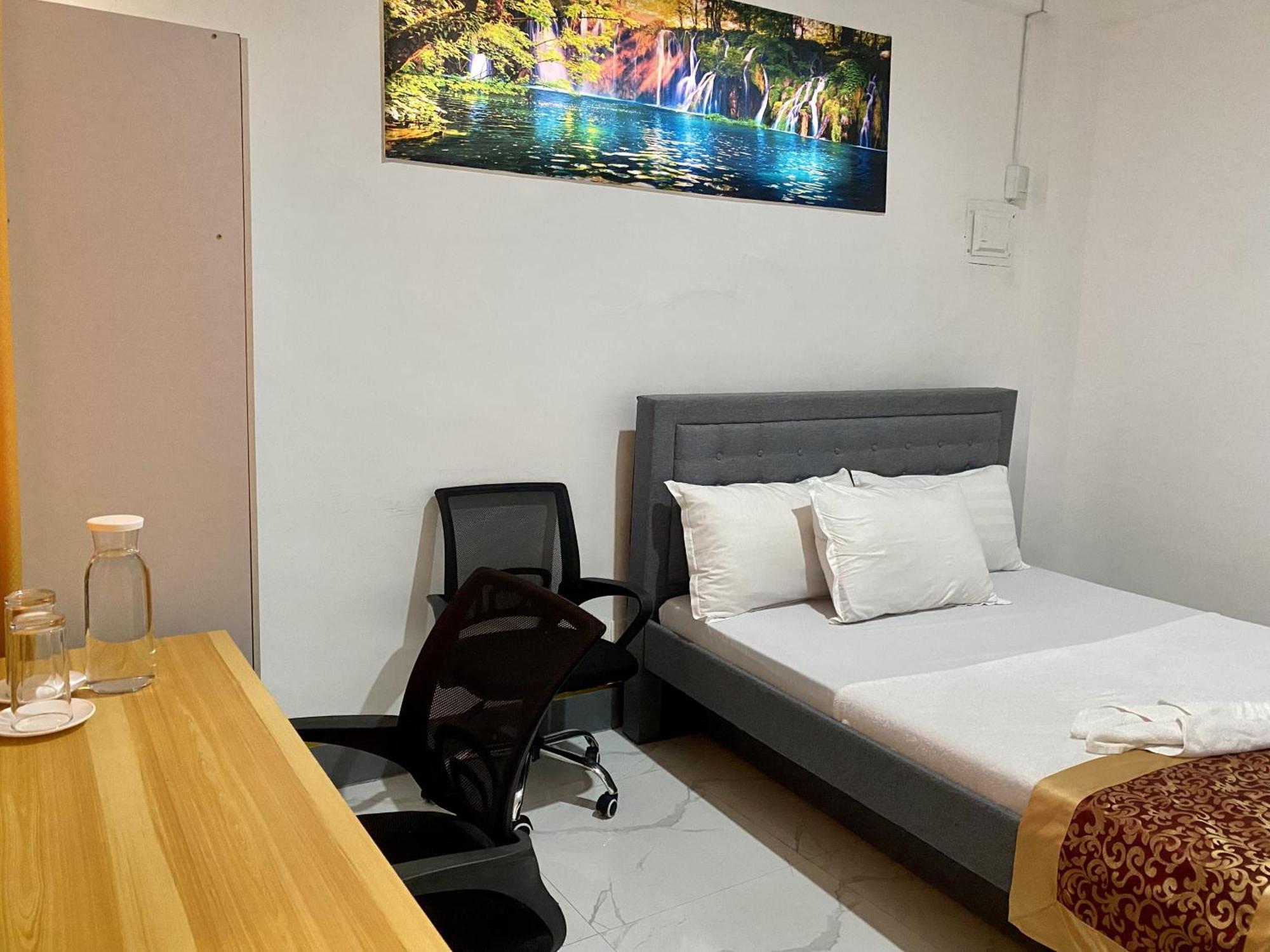 Legends Hotel & Restaurant - Lemery And Taal Ngoại thất bức ảnh