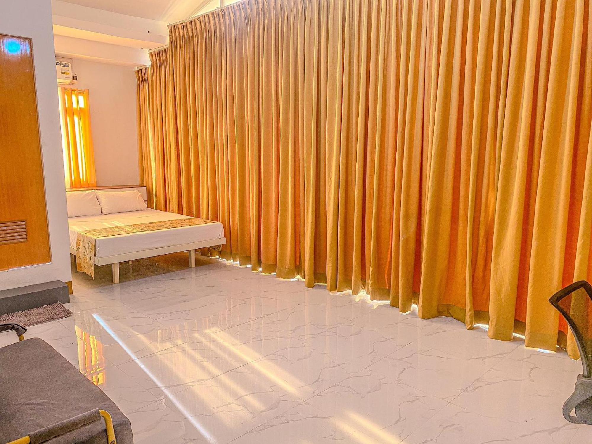Legends Hotel & Restaurant - Lemery And Taal Ngoại thất bức ảnh