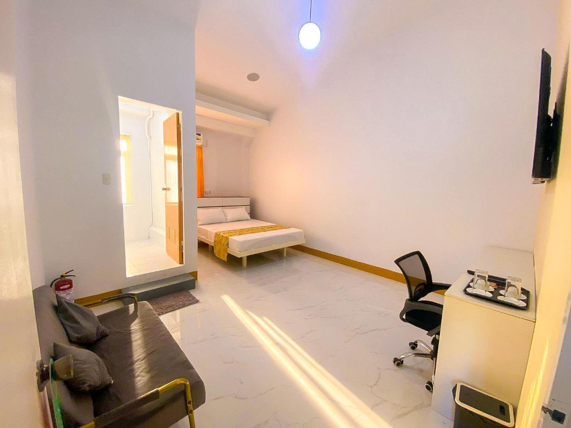 Legends Hotel & Restaurant - Lemery And Taal Ngoại thất bức ảnh